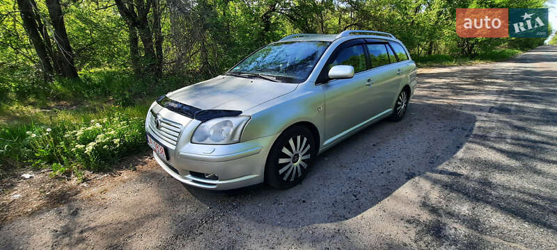 2003 toyota avensis