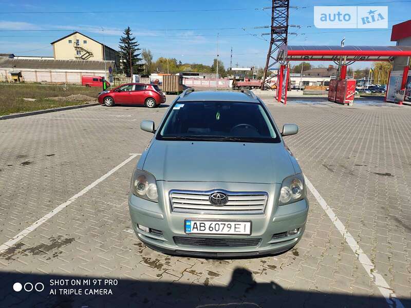2003 toyota avensis
