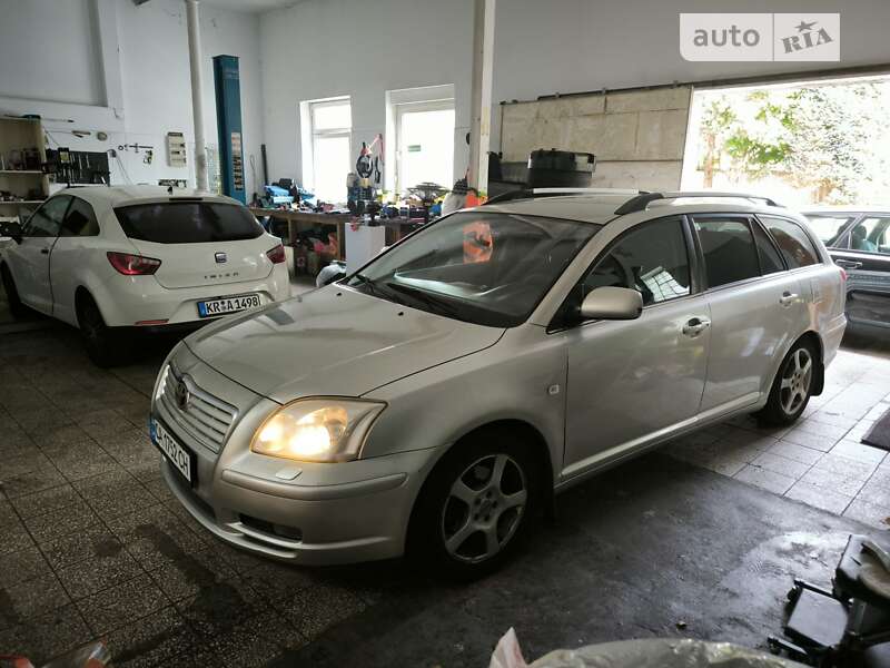 2004 toyota avensis