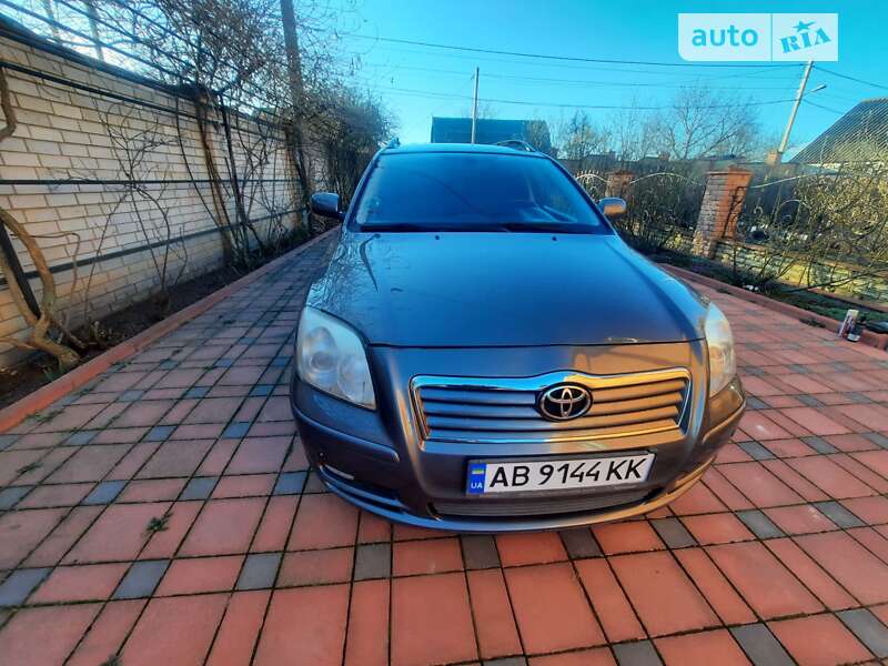 2004 toyota avensis