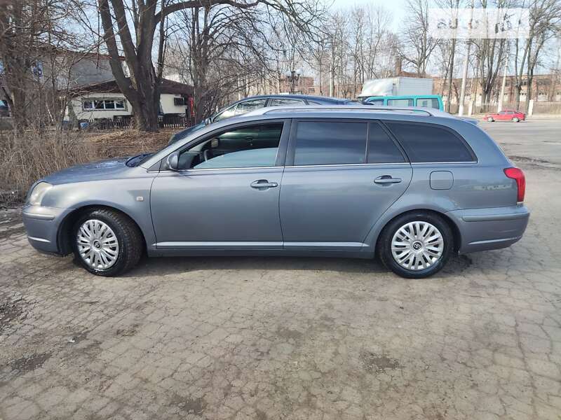 2004 toyota avensis