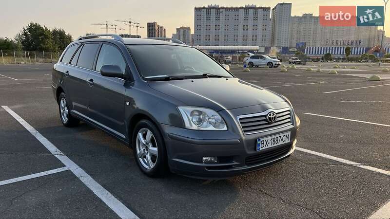 2004 toyota avensis