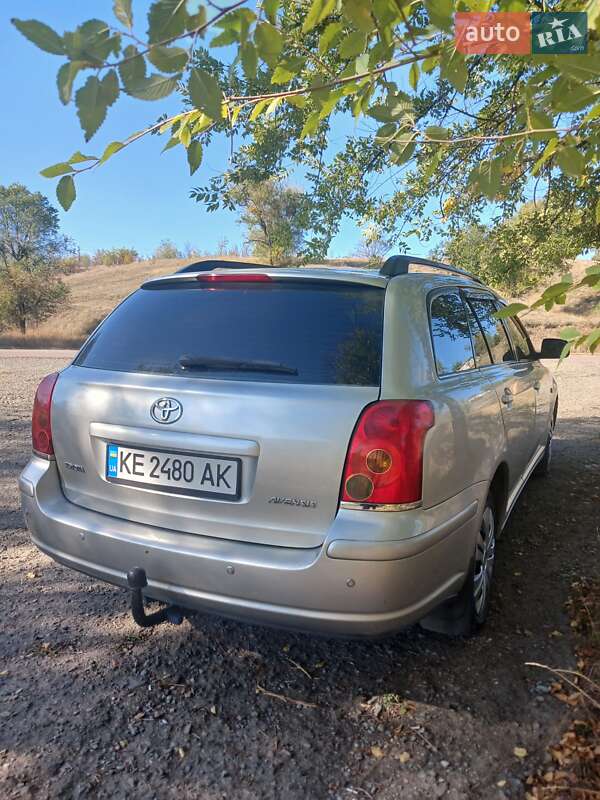 2003 toyota avensis