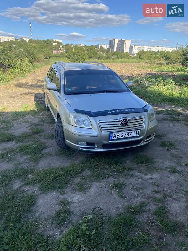 2003 toyota avensis