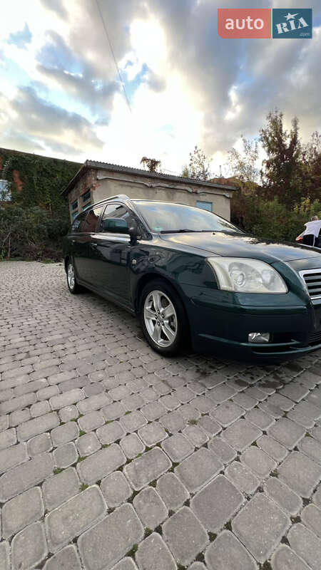 2004 toyota avensis
