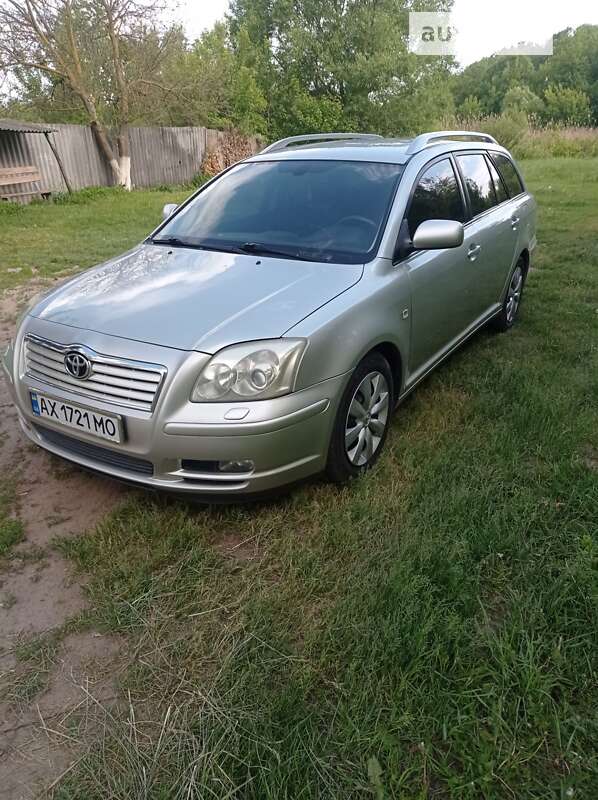 2004 toyota avensis