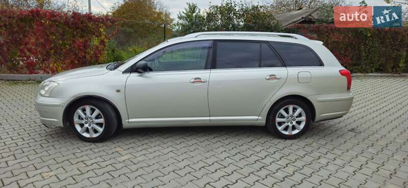 2004 toyota avensis
