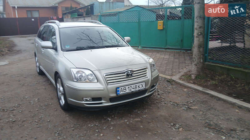 2005 toyota avensis