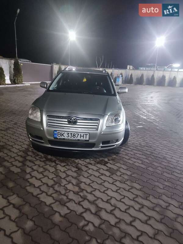 2005 toyota avensis