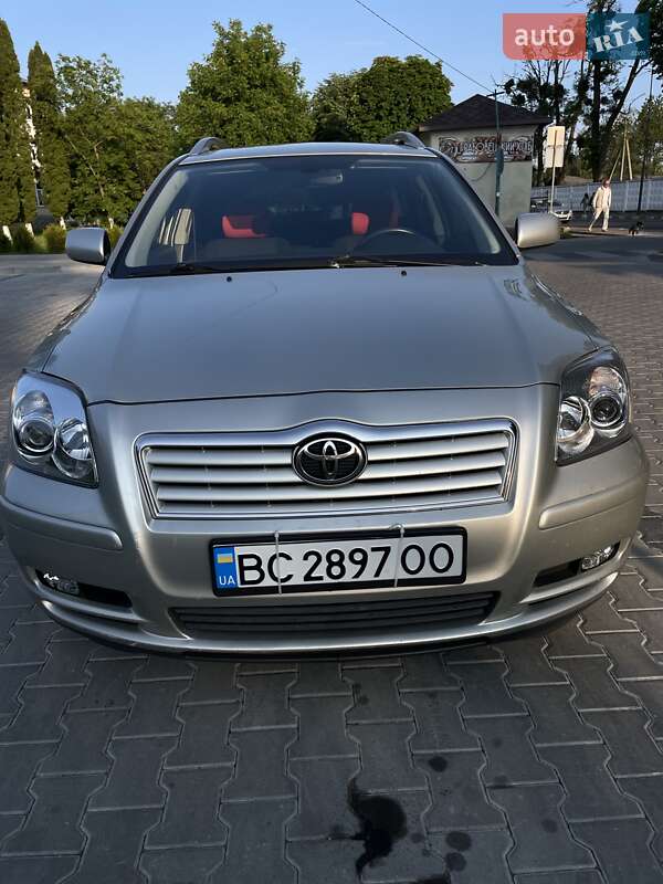 2005 toyota avensis