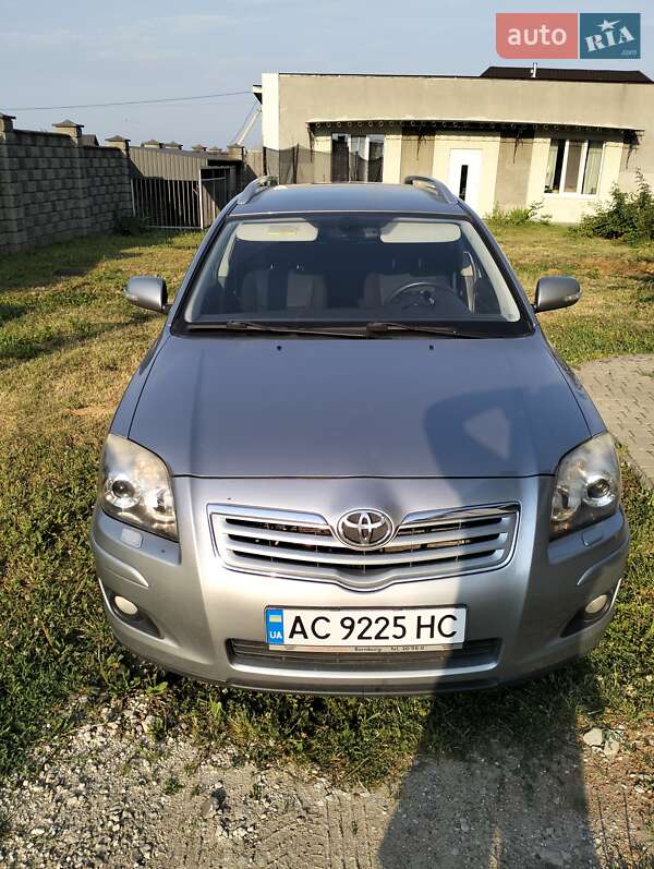 2008 toyota avensis