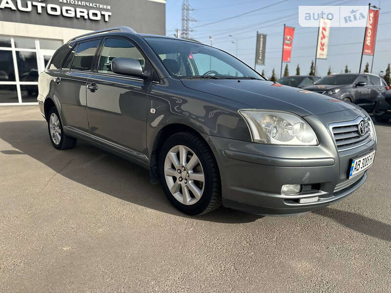 2003 toyota avensis