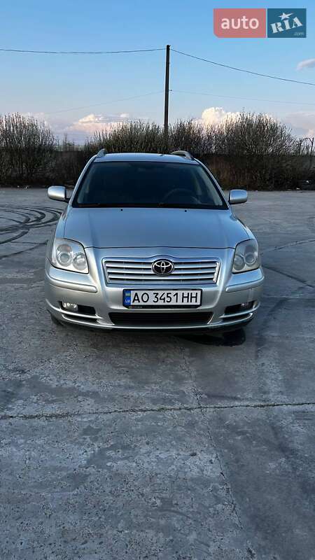 2004 toyota avensis