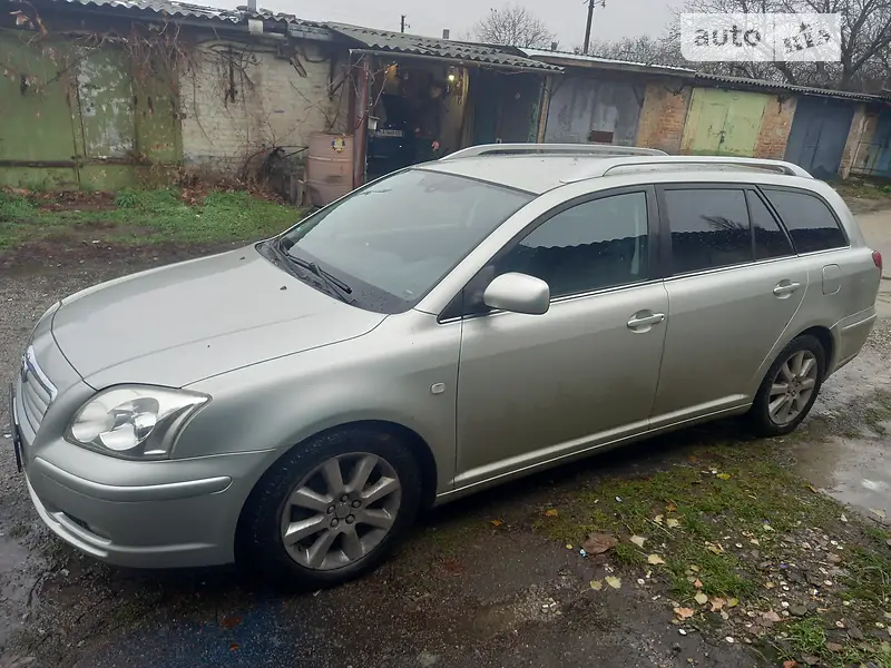 2004 toyota avensis