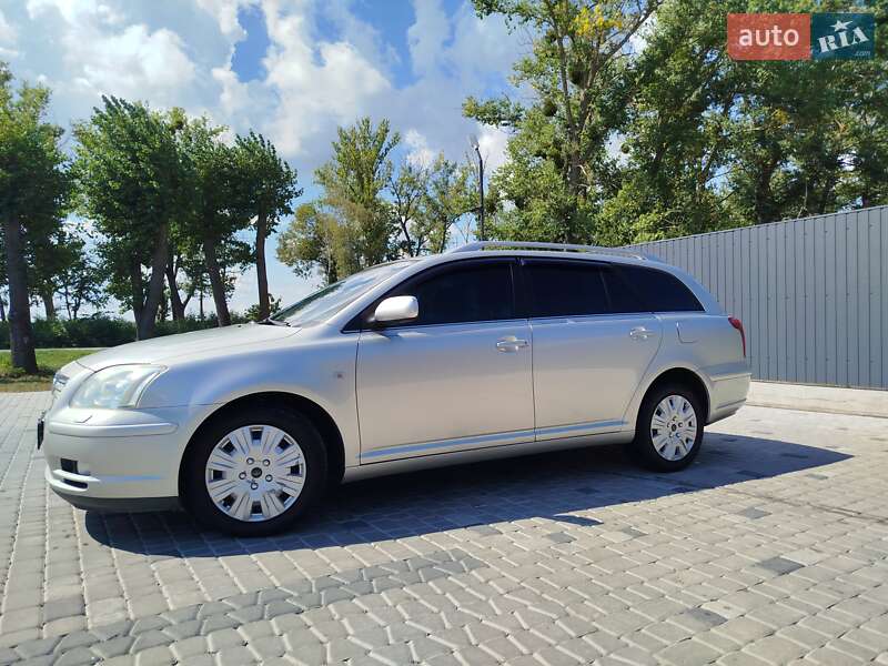 2004 toyota avensis