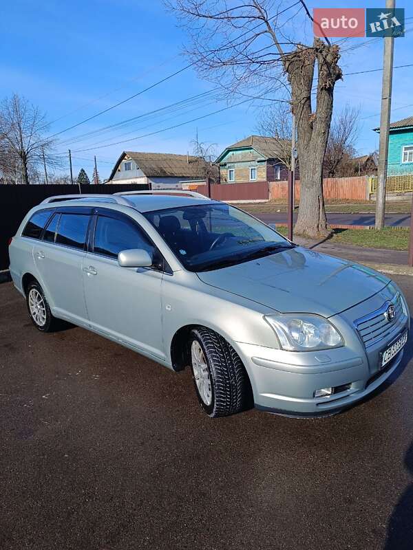 2004 toyota avensis