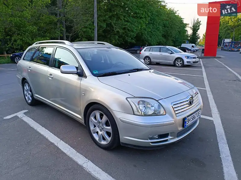 2004 toyota avensis