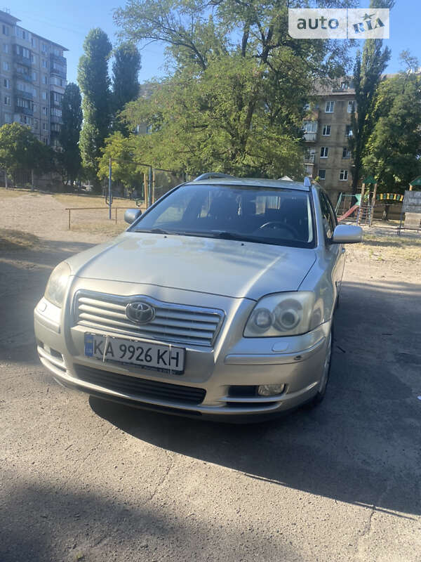 2004 toyota avensis