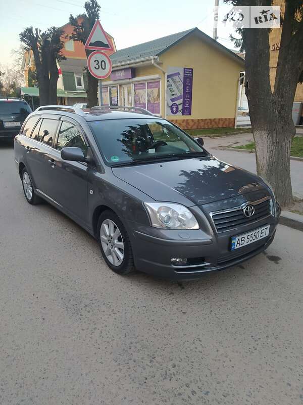 2005 toyota avensis