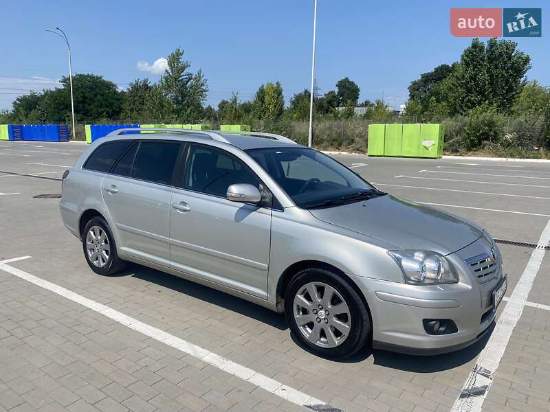 2008 toyota avensis
