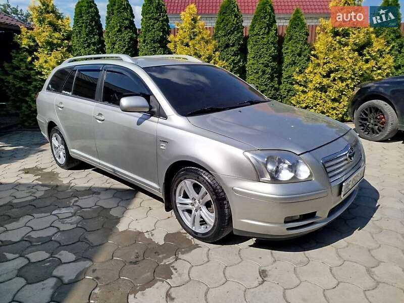 2004 toyota avensis