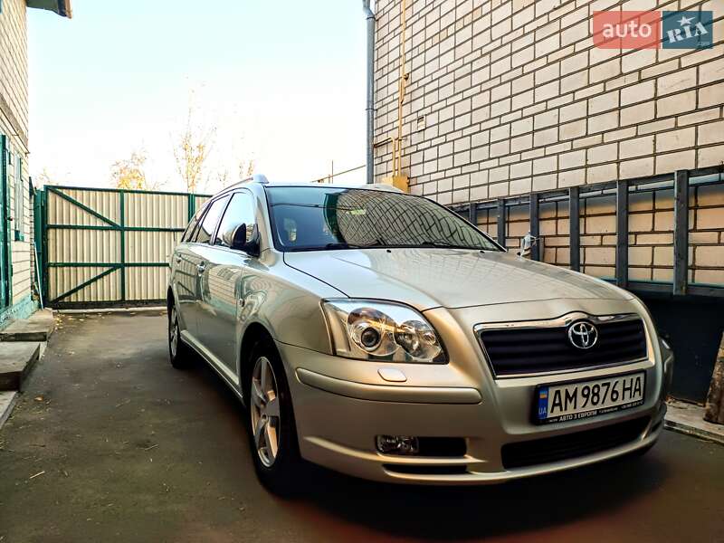 2004 toyota avensis