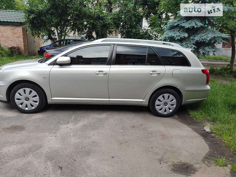 2004 toyota avensis