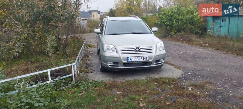 2004 toyota avensis