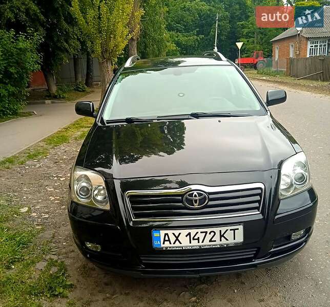 2005 toyota avensis