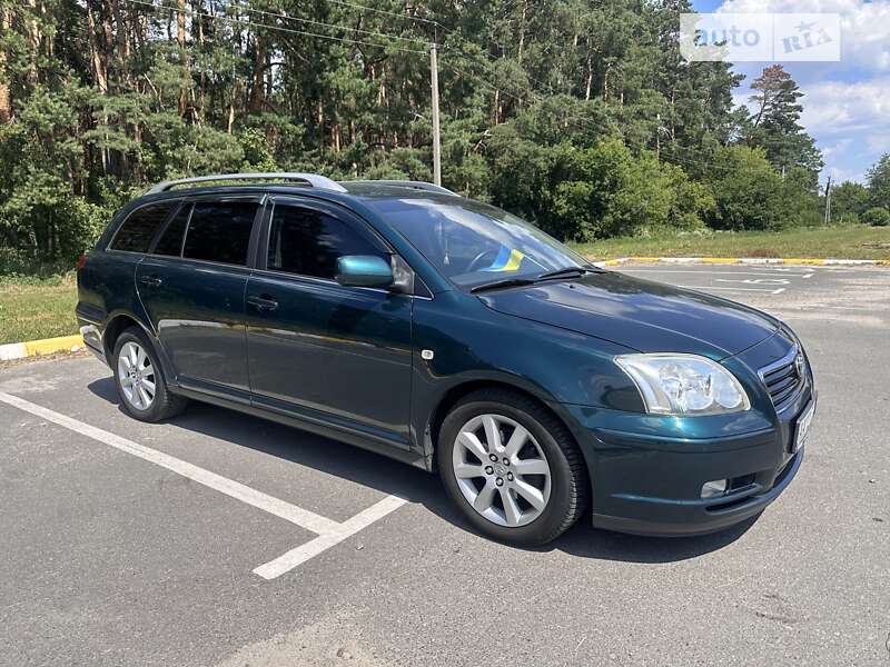 2005 toyota avensis