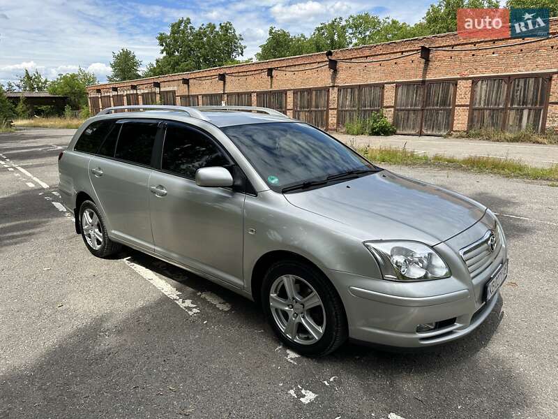 2003 toyota avensis