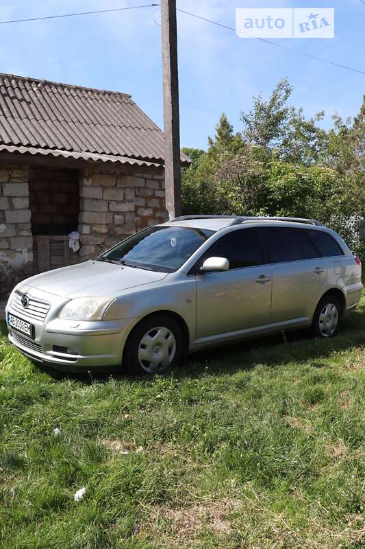 2003 toyota avensis
