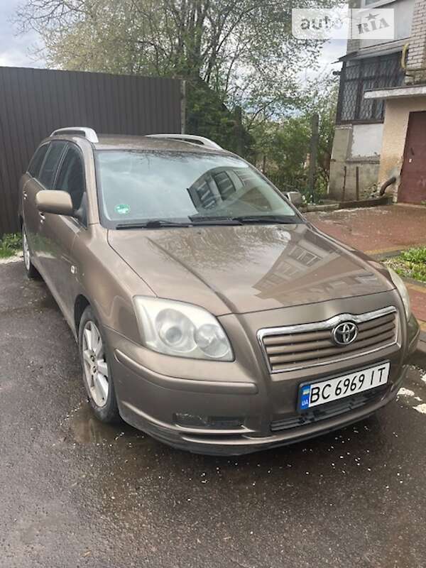 2005 toyota avensis