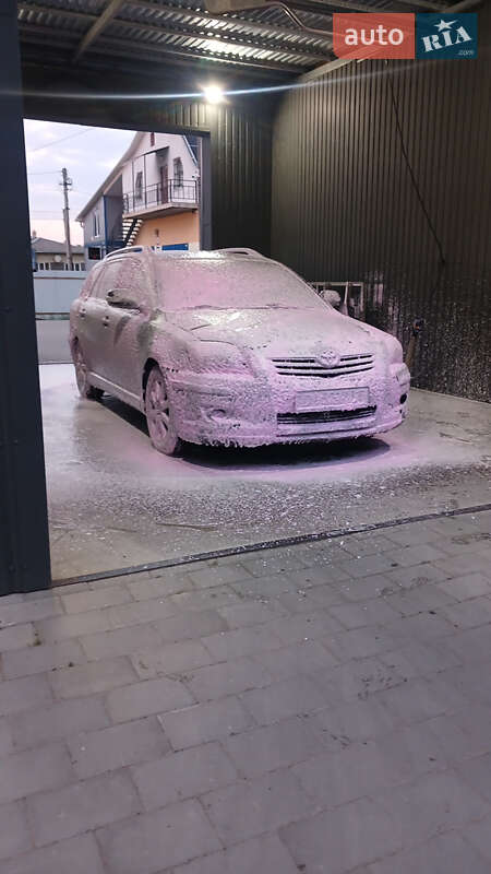 2006 toyota avensis