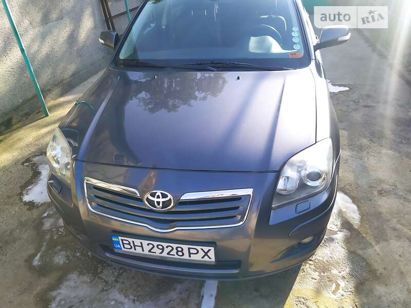 2008 toyota avensis