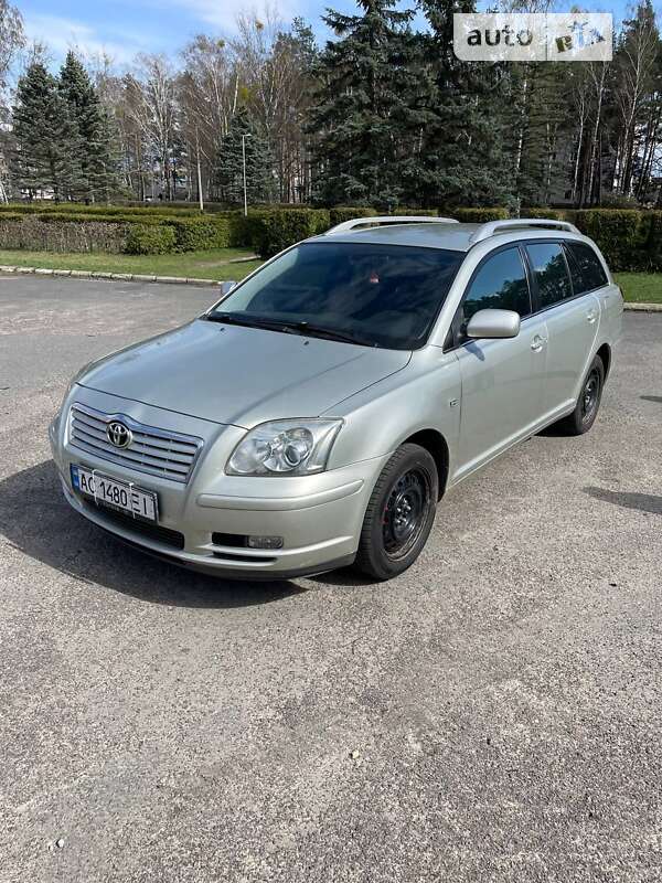 2004 toyota avensis