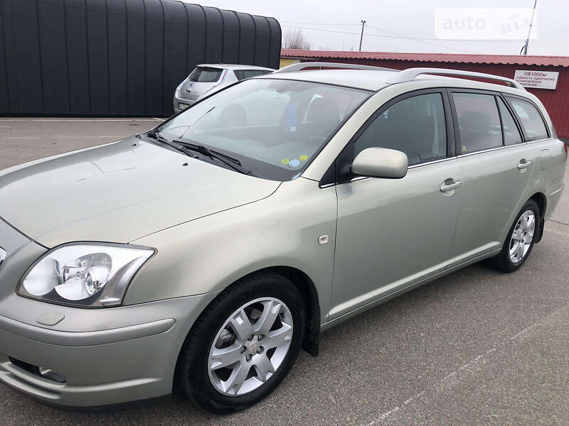 2005 toyota avensis