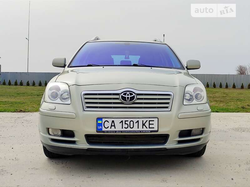 2005 toyota avensis