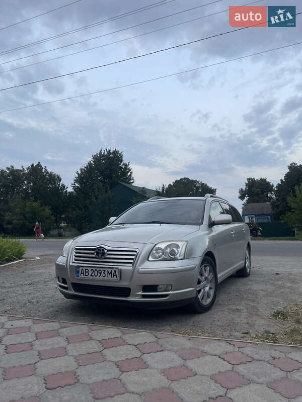 2004 toyota avensis
