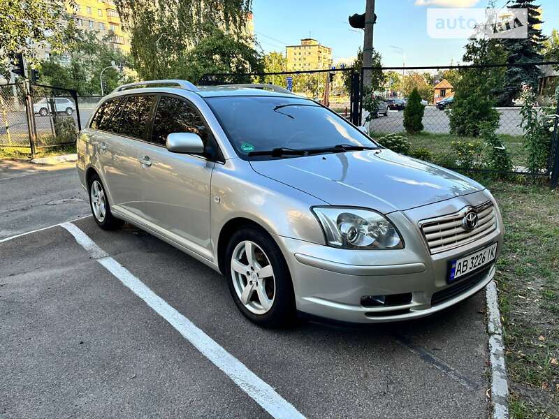 2005 toyota avensis