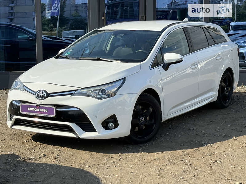 2015 toyota avensis