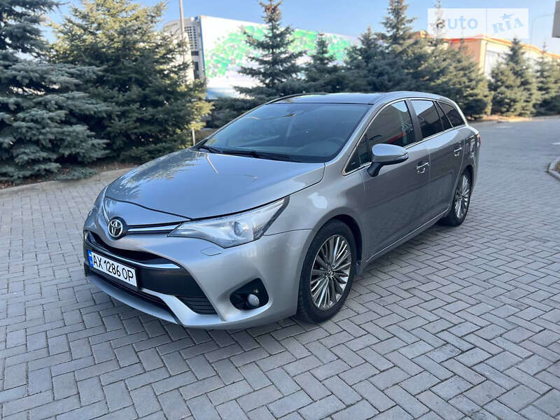 2015 toyota avensis