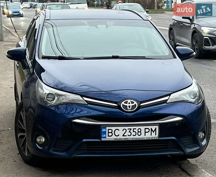 2015 toyota avensis