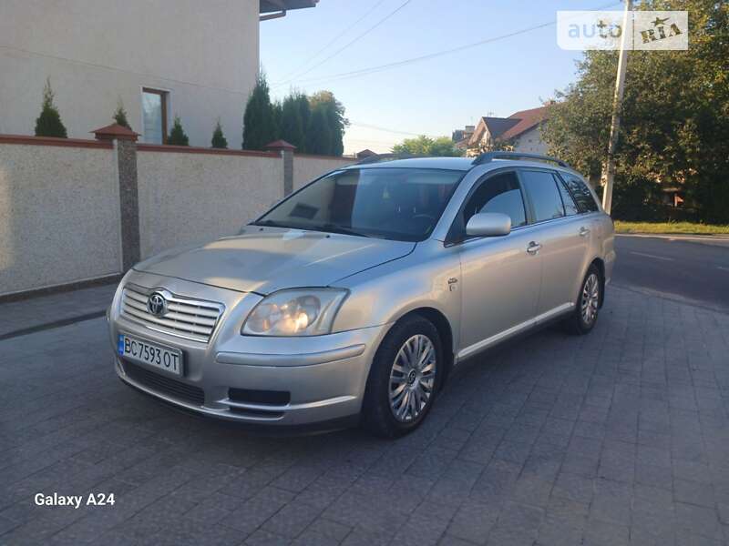 2004 toyota avensis