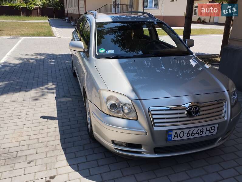 2004 toyota avensis