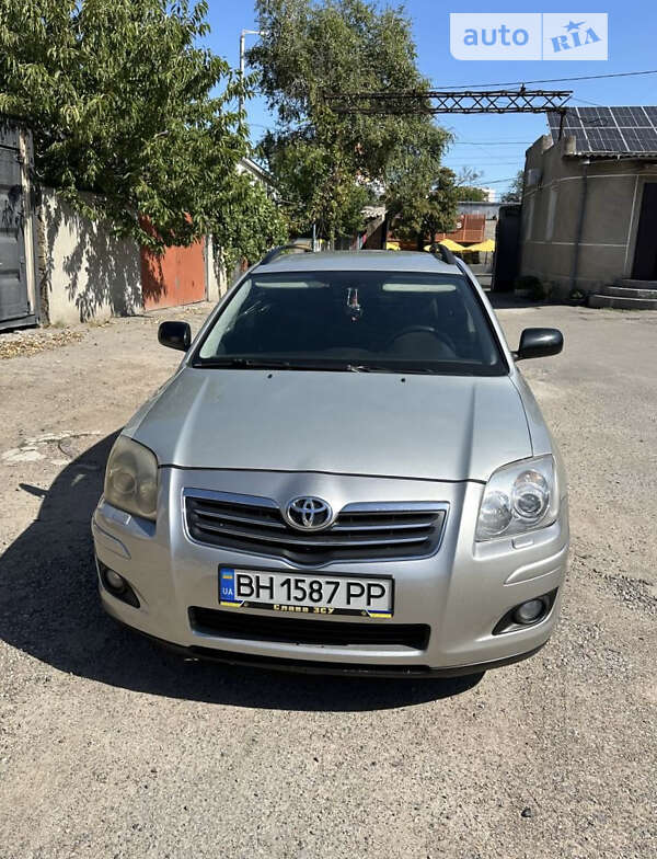 2004 toyota avensis