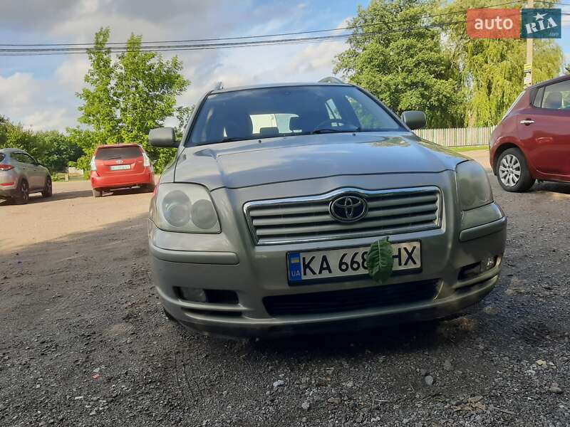 2005 toyota avensis