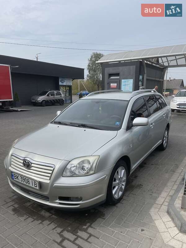 2005 toyota avensis