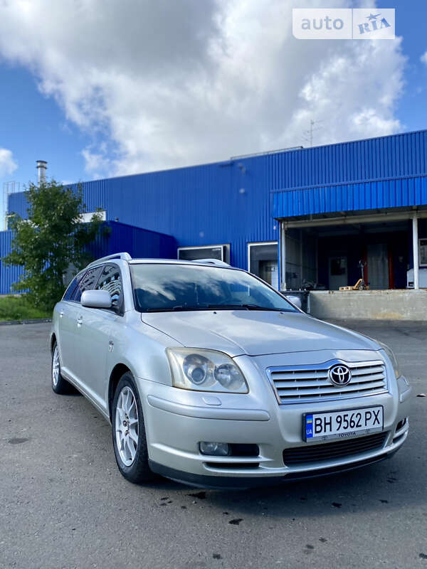 2003 toyota avensis