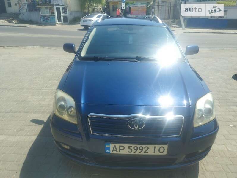 2004 toyota avensis